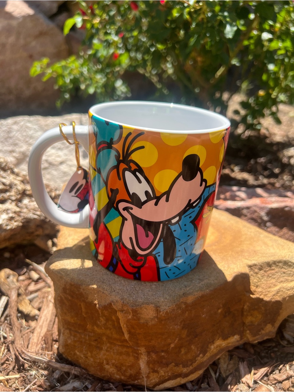 Disney Britto Black Box with Yellow, Blue and Red Colors - Picture 7 of 10